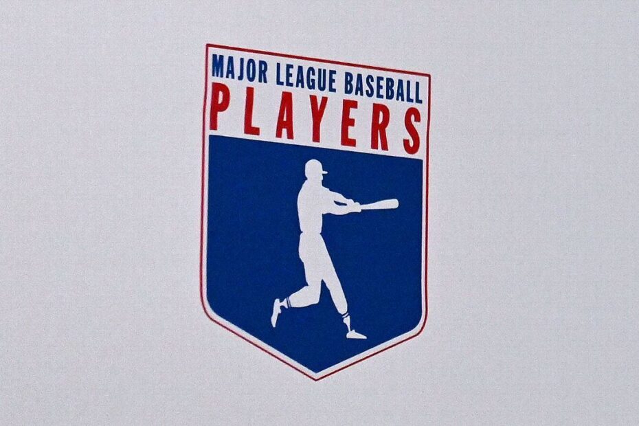 Pemecatan dua eksekutif MLBPA terkait penyalahgunaan keuangan