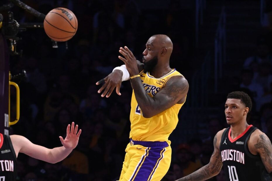 LeBron James memimpin Lakers menang atas Rockets di playoff NBA